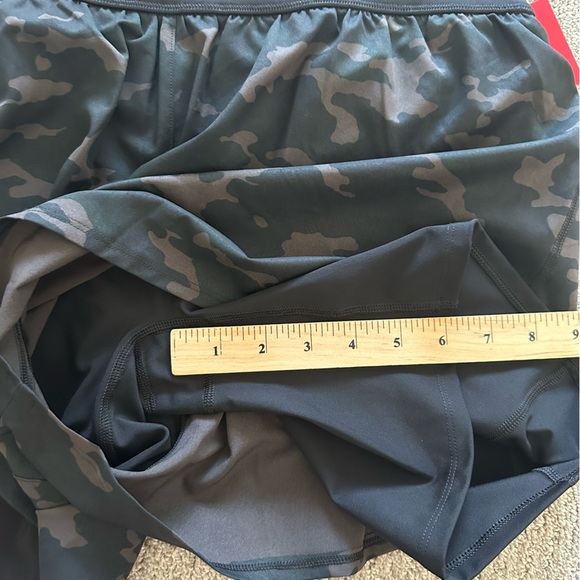 Spanx Get Moving Shorts Black Camo Size XL - Picture 6 of 7